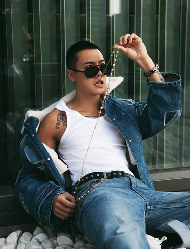 <b>陈伟霆出席香奈儿印记图书馆主题活动 牛仔风穿</b>